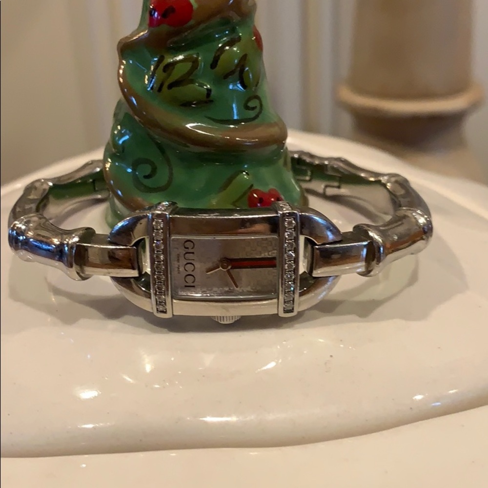 Gucci 6800L Diamond Watch